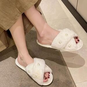 BRAND NEW PLUSH SLIPPER PEARL DECOR WARM COMFY OPEN TOE NON-SLIP SHOE